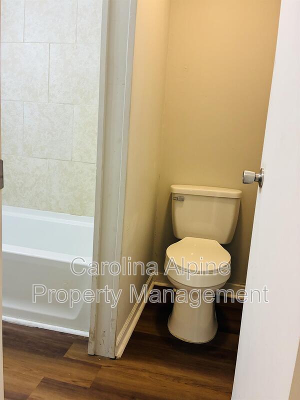 Building Photo - 2554 Hemphill St