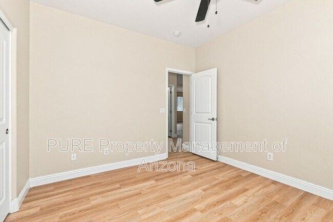 Building Photo - 1711 W Paisley Dr