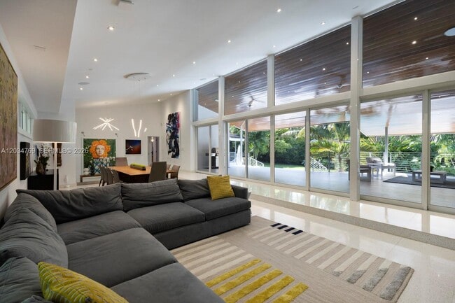 Building Photo - 5780 Las Palmas Dr