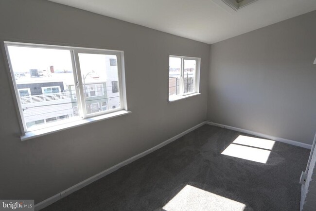 Building Photo - 1235 Owen Pl NE
