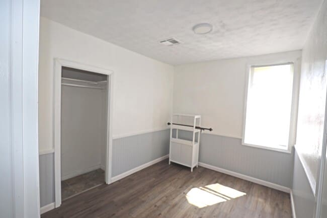 Building Photo - 525 E Jackson Ave