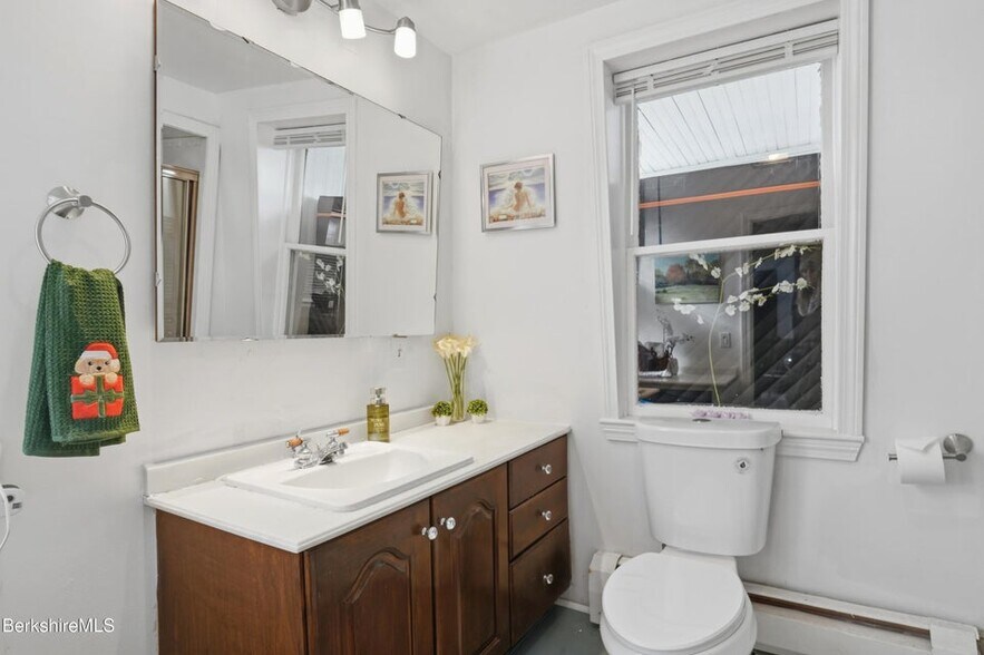 Building Photo - 9 Lincoln St