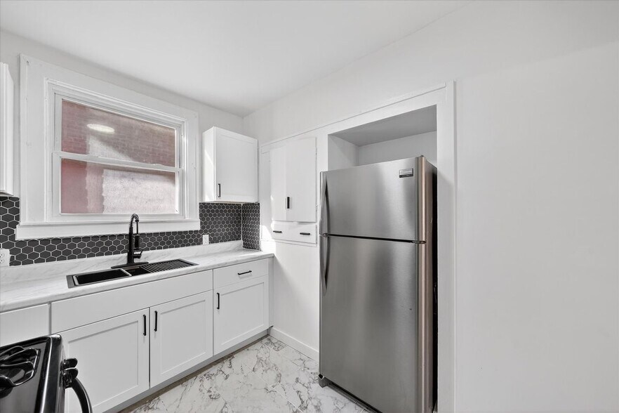 Building Photo - 16890 Stoepel St