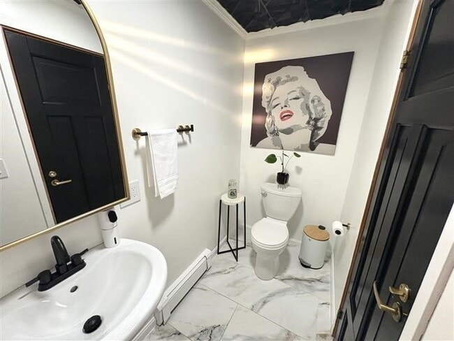 Building Photo - 2 Pat Dr