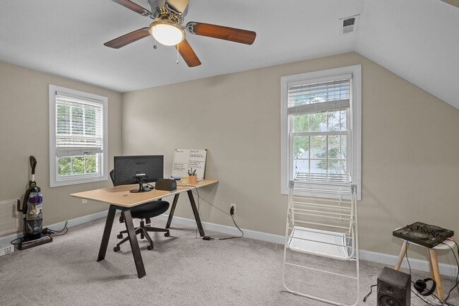 Building Photo - Beautifully Updated 4-Bedroom Home in Norf...