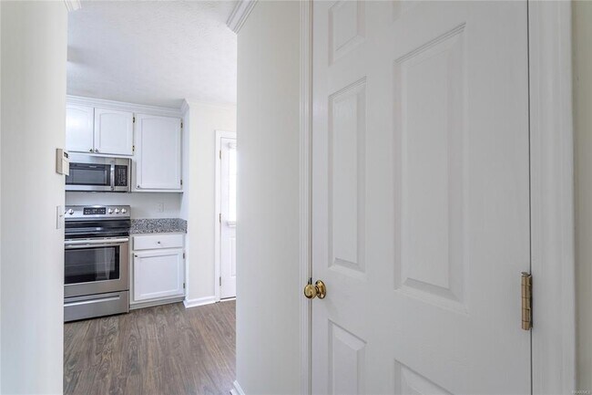 Building Photo - 1161 Stafford Dr