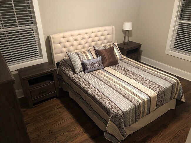 Building Photo - 1011 Everett Pl