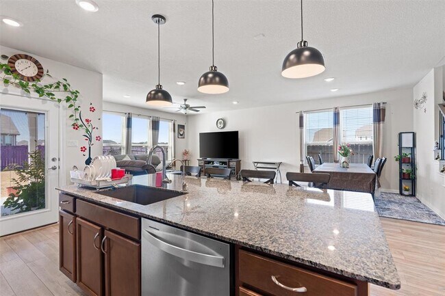 Building Photo - 113 Yellow Thistle Cv