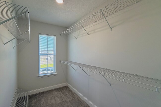 Building Photo - 44 Rimes Ave SE