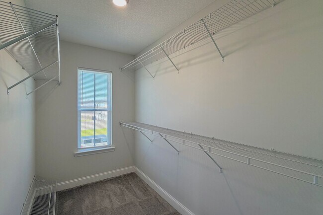 Building Photo - AVAILABLE NOW! (Pets Considered)