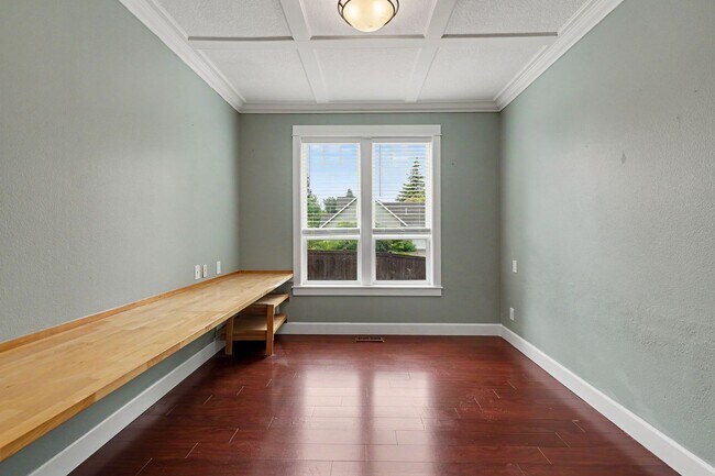 Building Photo - 1321 Chapman Hill Dr NW