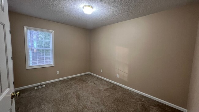 Building Photo - 212 Walnut Creek Dr