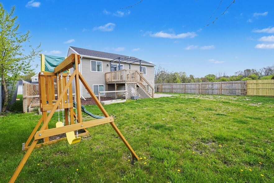 Building Photo - 202 Creek Pointe Cir