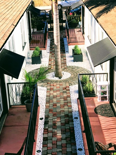stylish bungalow court - 3203 30th St