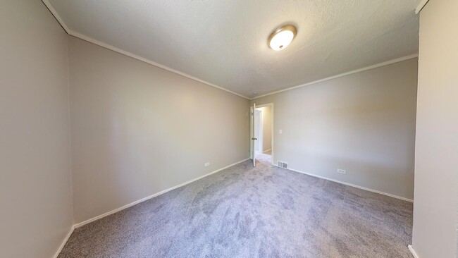 Building Photo - 1st MONTH FREE - Bellaire / Puritas Area -...