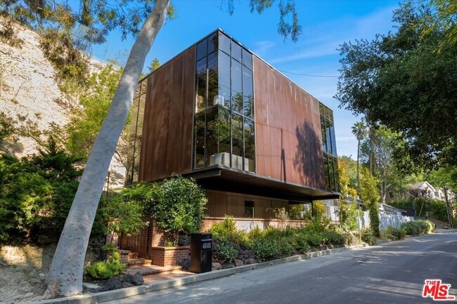 Building Photo - 4046 Stoneybrook Dr