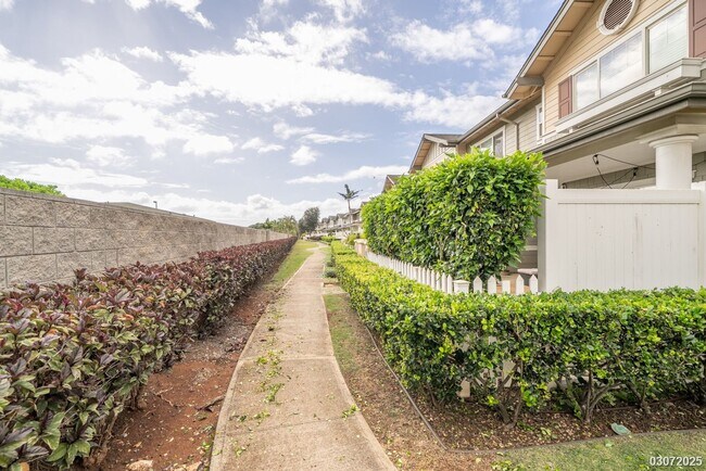 Building Photo - 3 BED 2.5 BATH 2 PARKING IN EWA BEACH