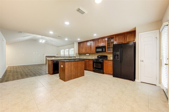 Building Photo - 16702 Grove Trail Ln