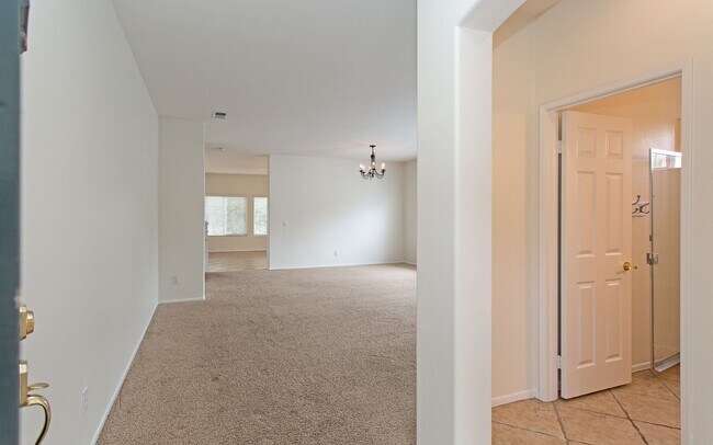 Building Photo - 2159 Island Shore Way