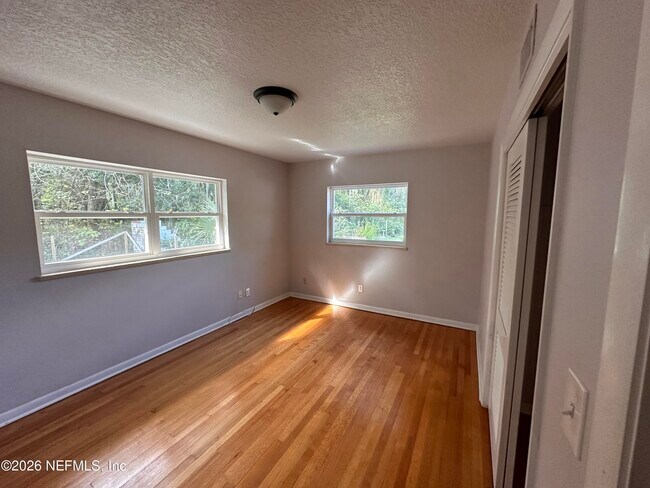 Building Photo - 6117 Clifton Ave