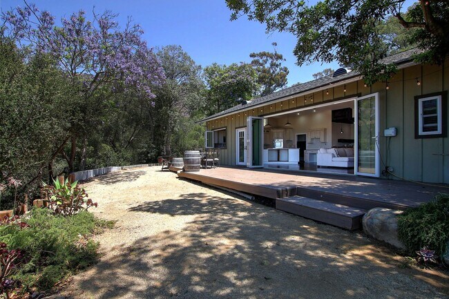 Building Photo - 3021 Hidden Valley Ln