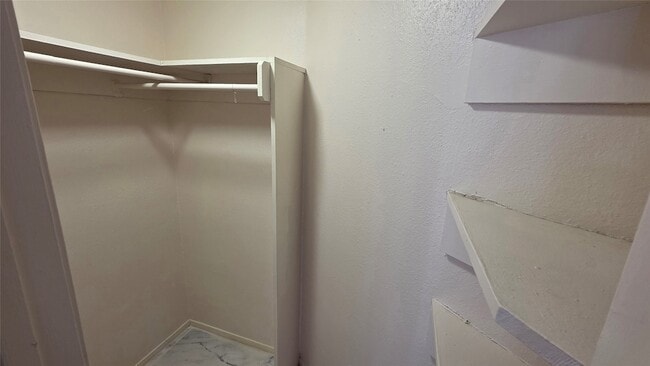 Building Photo - 1327 Brenda Ln