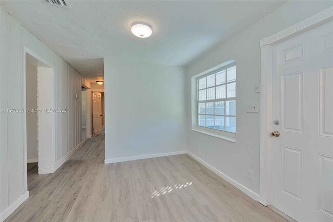 Building Photo - 6130 SW 32nd St