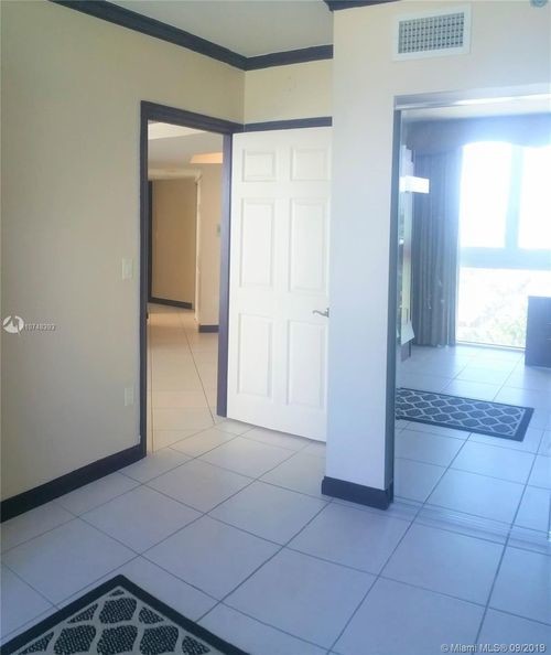 Building Photo - 7330 Ocean Terrace