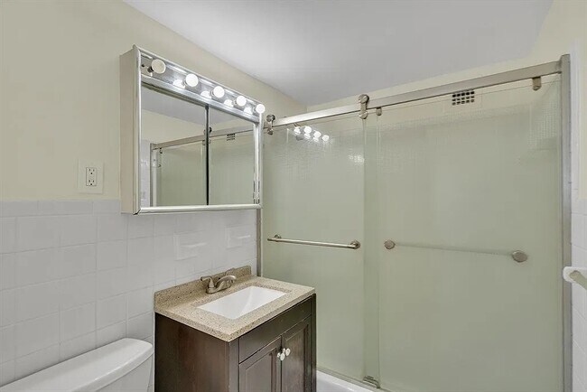 Primary Photo - 8 Whittier Pl