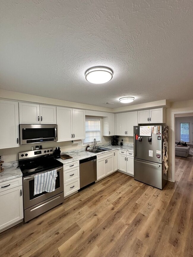 Building Photo - 1641 York Dr NW