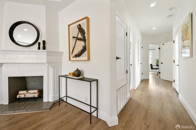 Building Photo - 475 Justin Dr
