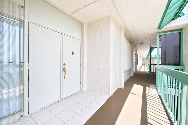 Building Photo - 9900 S Ocean Dr