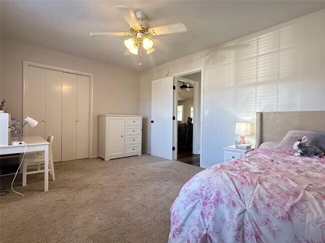 Building Photo - 1381 E Amber Dr