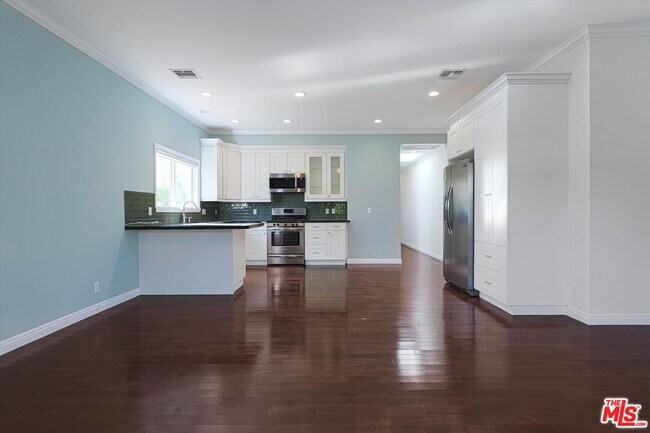 Building Photo - 809 N La Jolla Ave