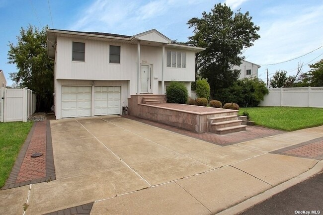 Building Photo - 3049 Clubhouse Rd