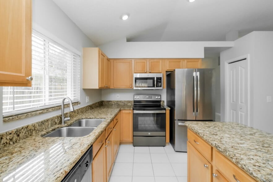 Building Photo - 1505 Scotch Pine Dr