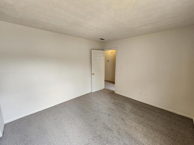 Building Photo - 3250 Strawberry Ln