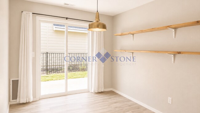 Building Photo - Great home in central location!