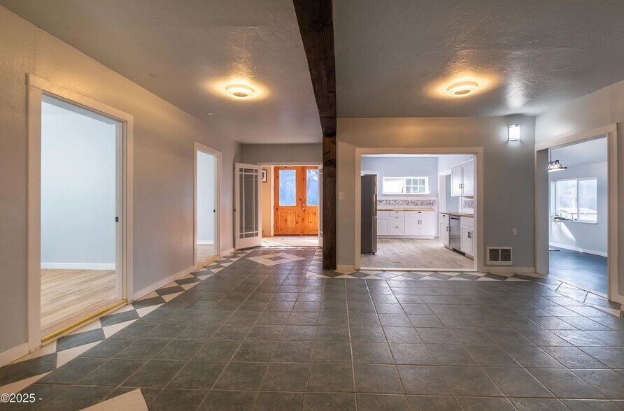 Building Photo - 432 N Yodel Ln