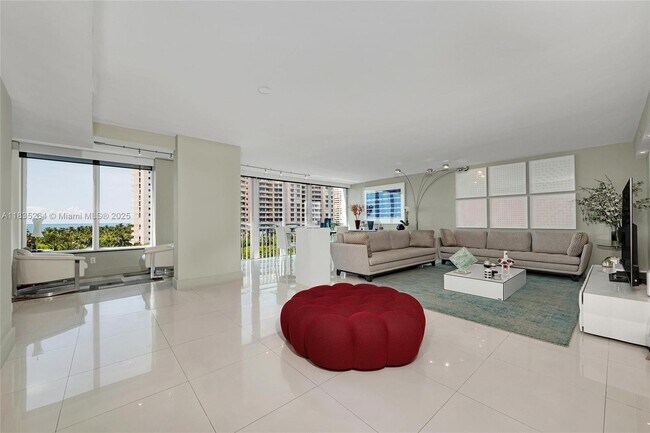 Building Photo - 607 Ocean Dr