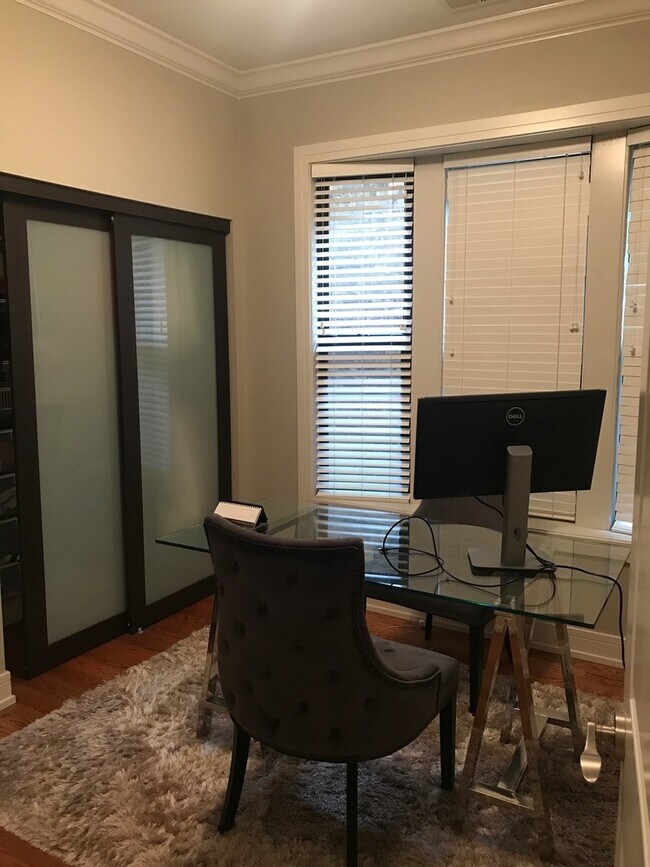 Building Photo - 2430 N Geneva Terrace