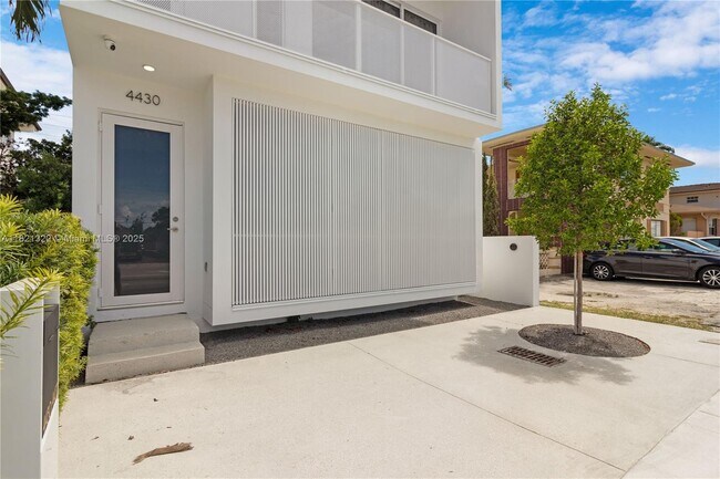 Building Photo - 4432 W Flagler St