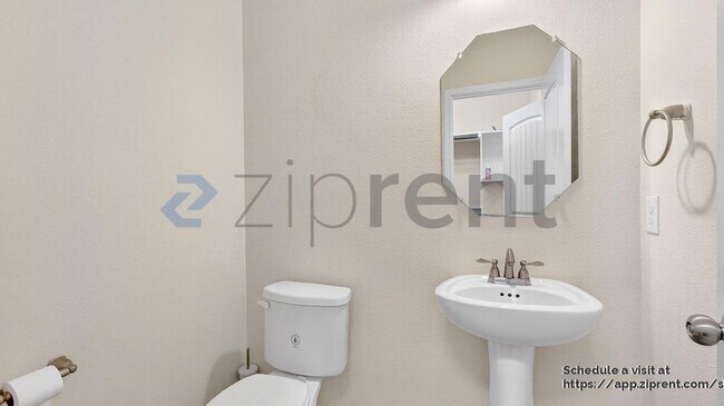 Building Photo - 1933 Howth Ave