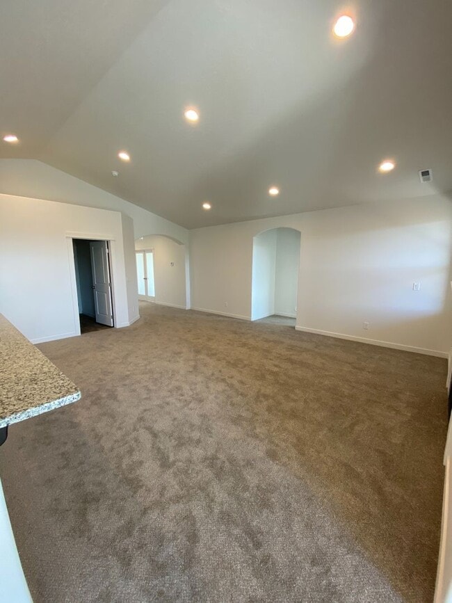 Building Photo - SINGLE FAMILY RANCHER ON ARROW LEAF (APP#146)