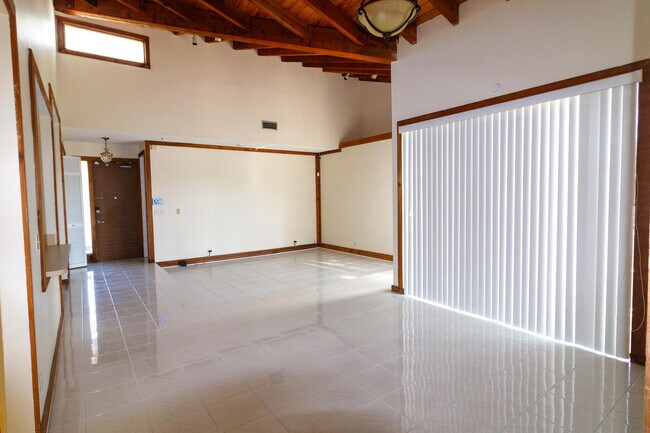 Building Photo - 8197 Royal Palm Ct