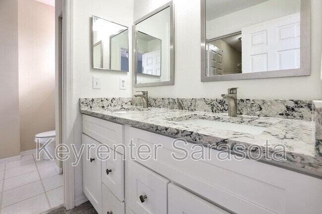 Building Photo - 5700 Bentgrass Dr