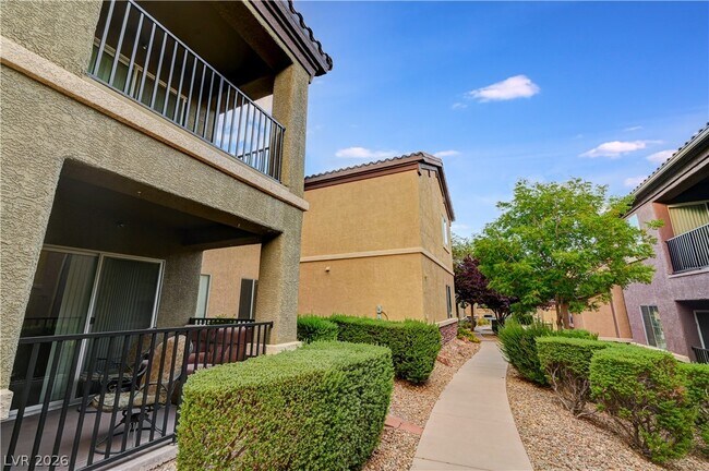 Building Photo - 6868 Sky Pointe Dr