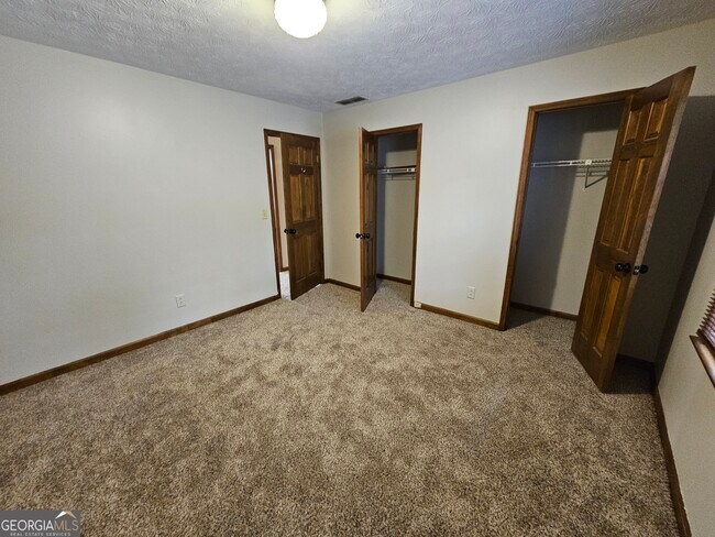Building Photo - 5525 Wedgewood Ct SW
