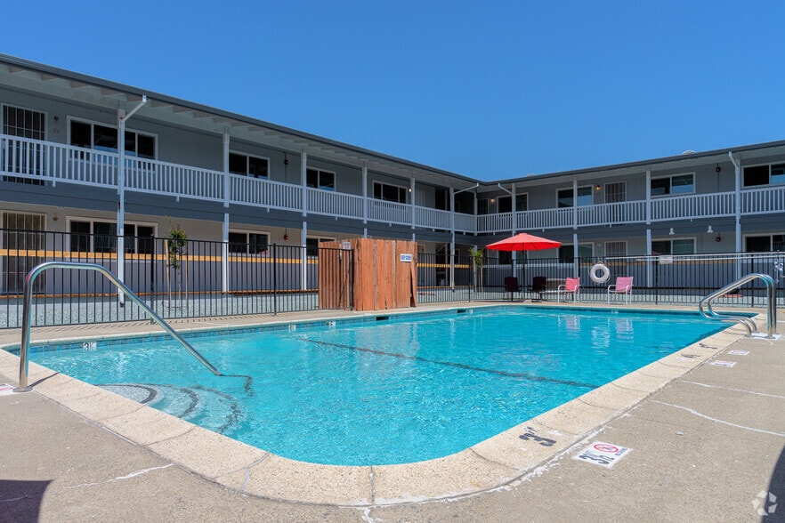 Primary Photo - Sunrise Apartments