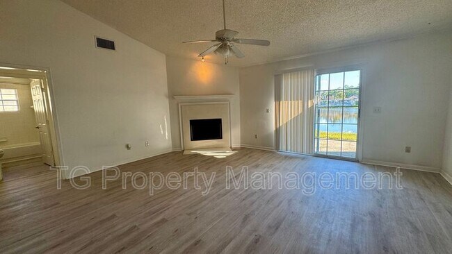 Building Photo - 3696 Barbizon Cir N